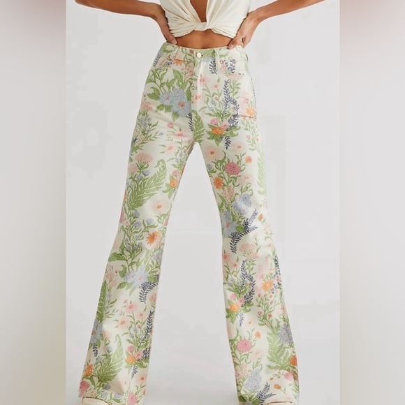 Wrangler Denim - Rare Wrangler Wanderer 626 Vintage Wildflower High Rise Flares Jeans